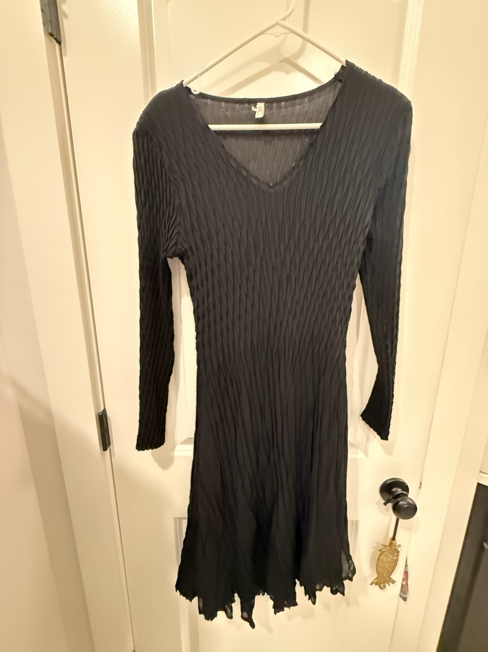 Black V-Neck Pleated Long Sleeve Dress